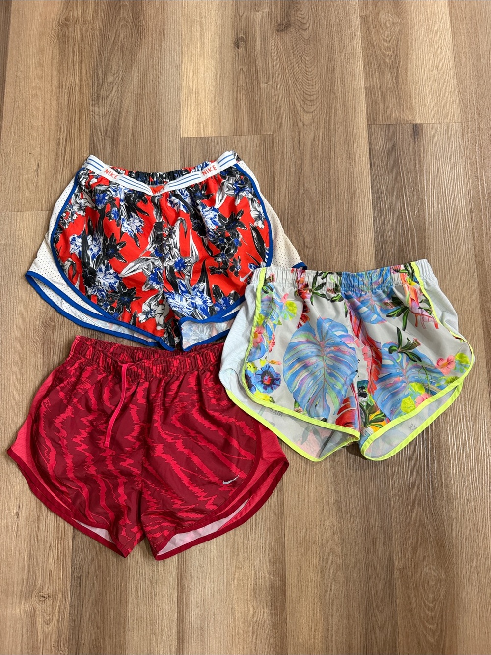 Nike Women’s Shorts Bundle Red Floral Print Athletic Running Size Medium